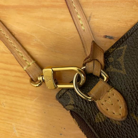 Louis Vuitton Pochette - Picture 6 of 8